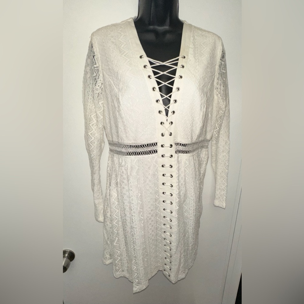 Bardot | NWT Lined, White Laced Up Dress with Lacey Sleeves in Size Large / 10